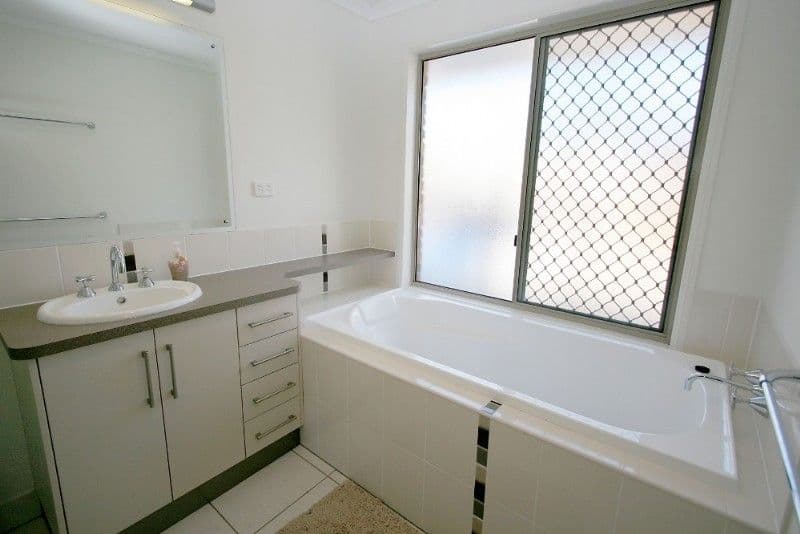 60 Bradman Drive, GLENELLA QLD 4740, Glenella - Thumbnail 4