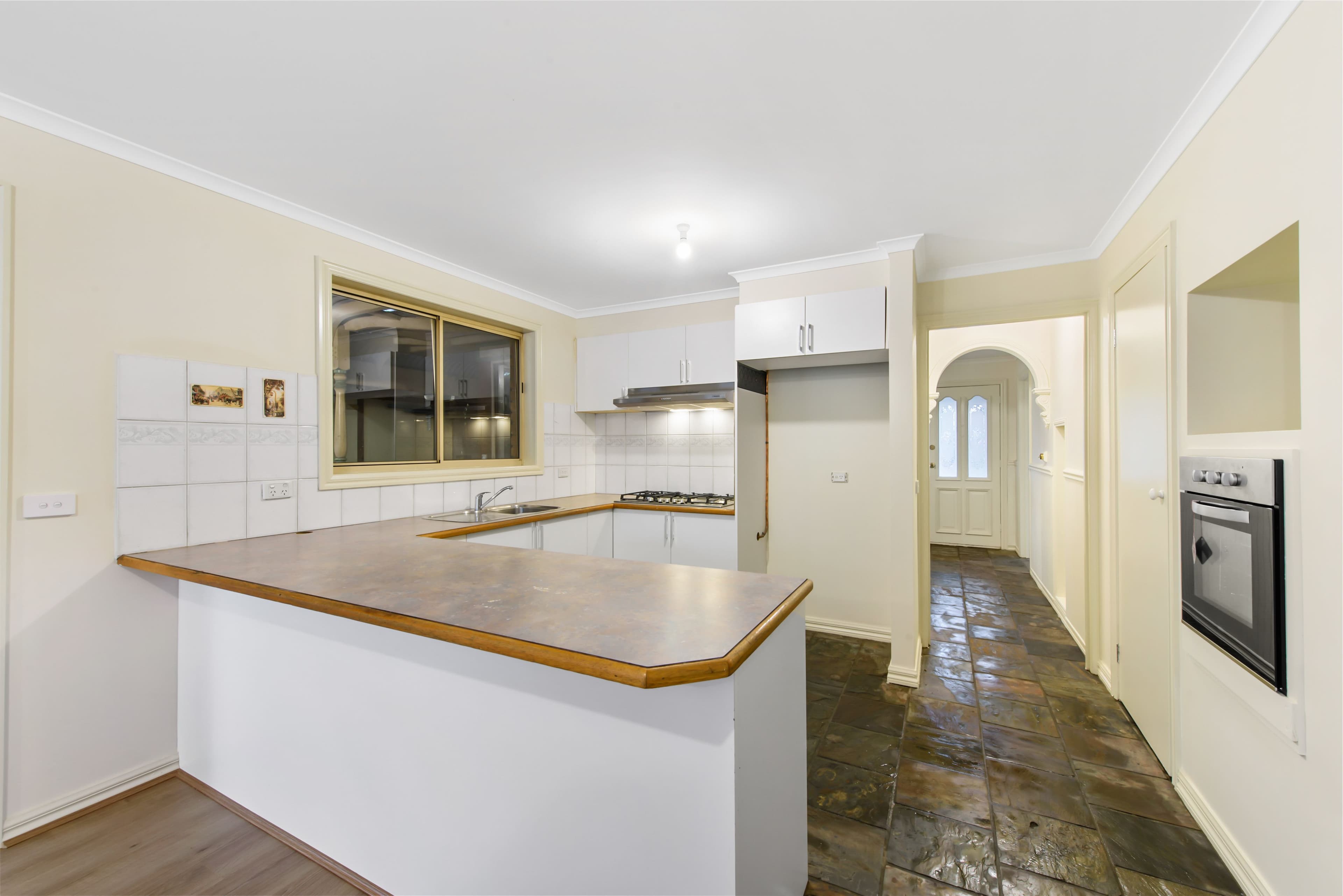 19 Manchester Drive, Sydenham VIC 3037, Sydenham - Thumbnail 2
