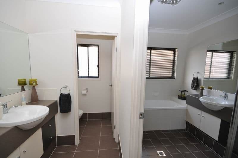 34 Peachester Close, ORMEAU QLD 4208, Ormeau - Thumbnail 5