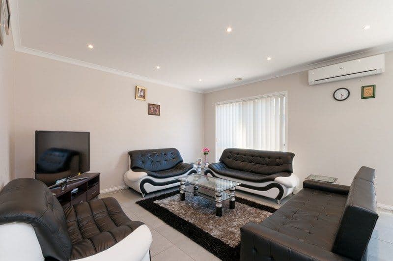 21 Elsternwick Way, CRAIGIEBURN VIC 3064, Craigieburn - Thumbnail 3