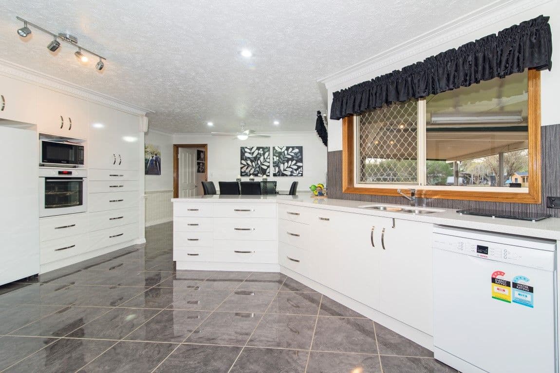 16 Harvey Road, Glenvale QLD 4350, Glenvale - Thumbnail 4