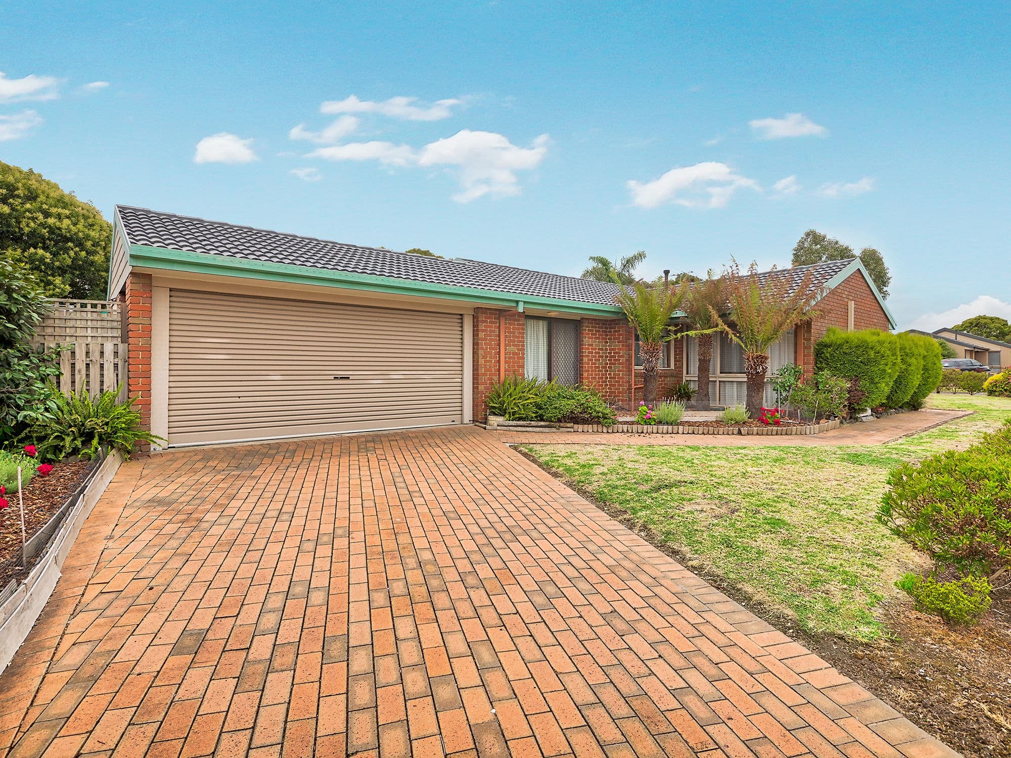 5 Lansell Drive, Cranbourne North VIC 3977, Cranbourne North - Thumbnail 2
