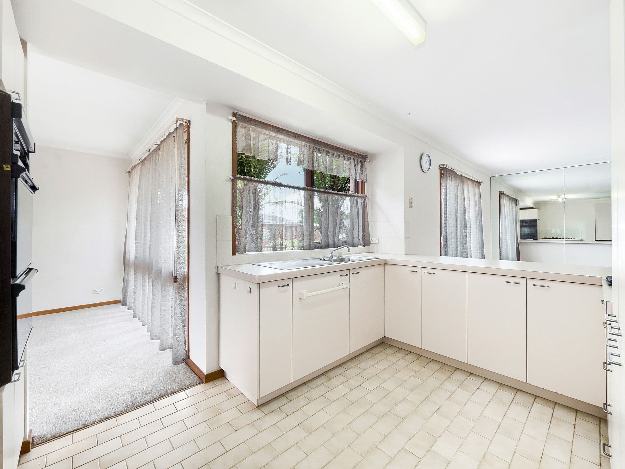 5 Lansell Drive, Cranbourne North VIC 3977, Cranbourne North - Thumbnail 4