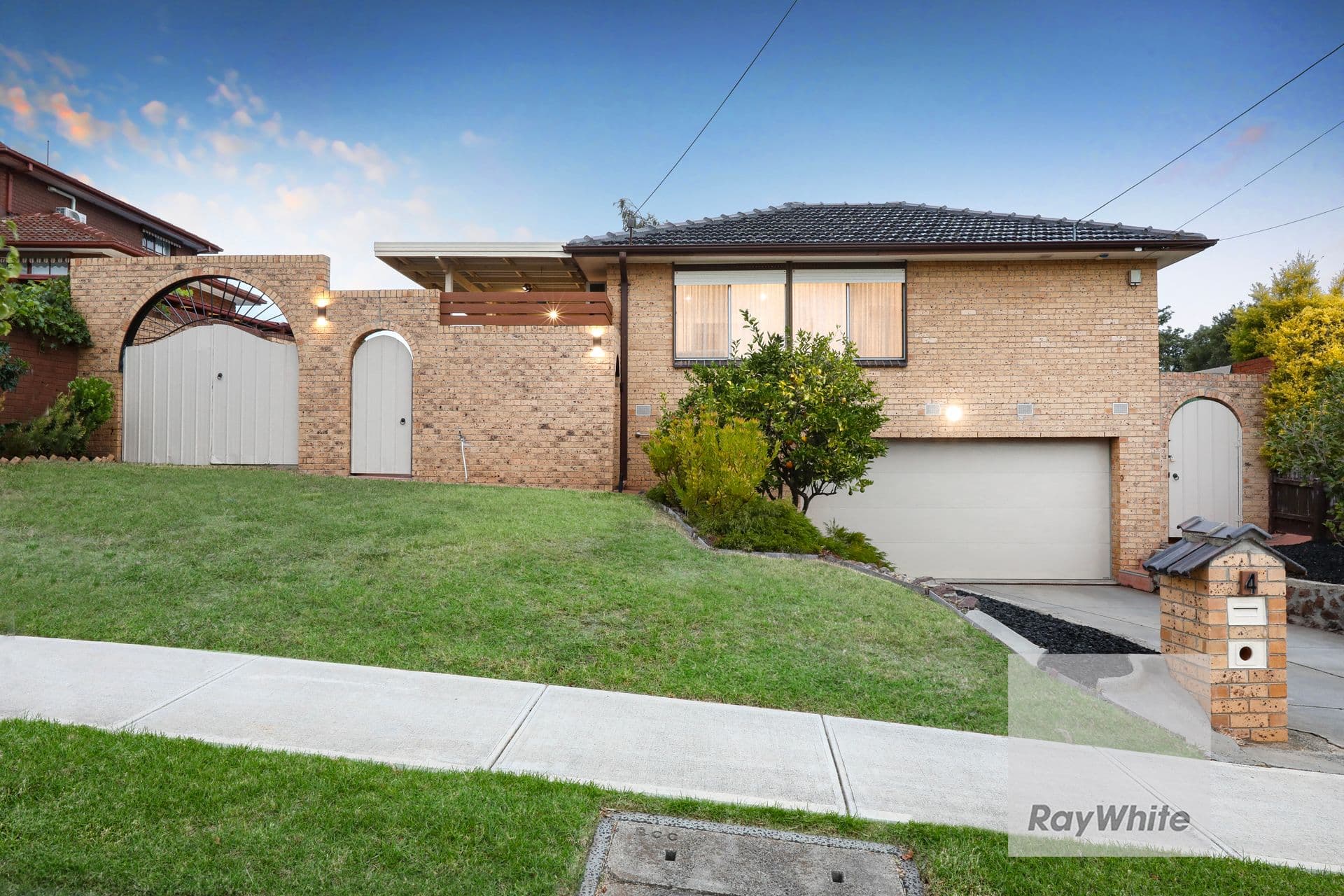 4 Castleton Court, Gladstone Park VIC 3043, Gladstone Park - Thumbnail 2