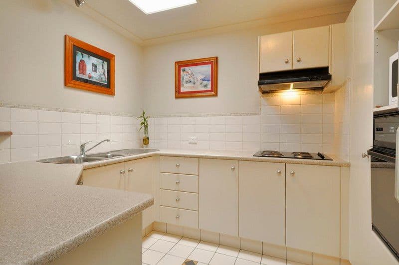 18 Jennifer Avenue, RUNAWAY BAY QLD 4216, Runaway Bay - Thumbnail 4