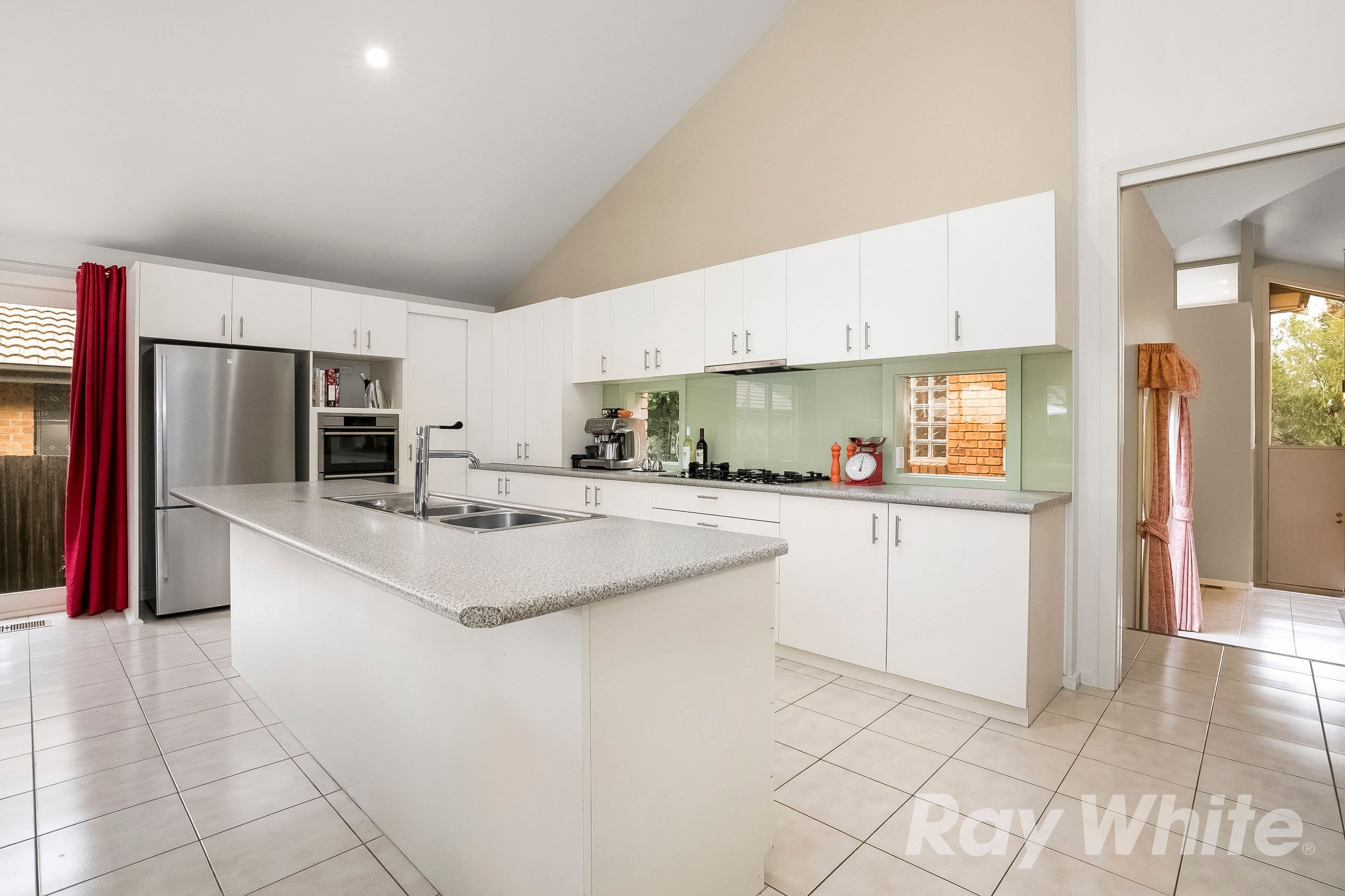8 Markhill Place, Knoxfield VIC 3180, Knoxfield - Thumbnail 2