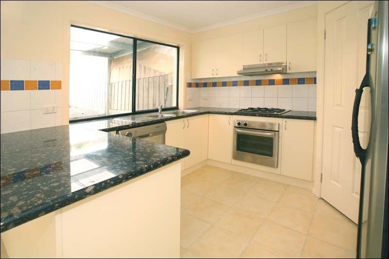 14 Margaret Gray Close, GLEN WAVERLEY VIC 3150, Glen Waverley - Thumbnail 2