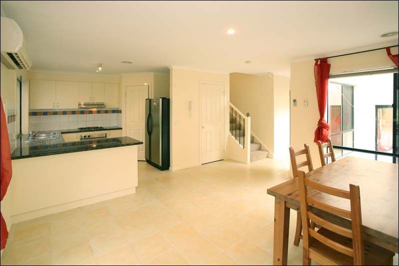 14 Margaret Gray Close, GLEN WAVERLEY VIC 3150, Glen Waverley - Thumbnail 3