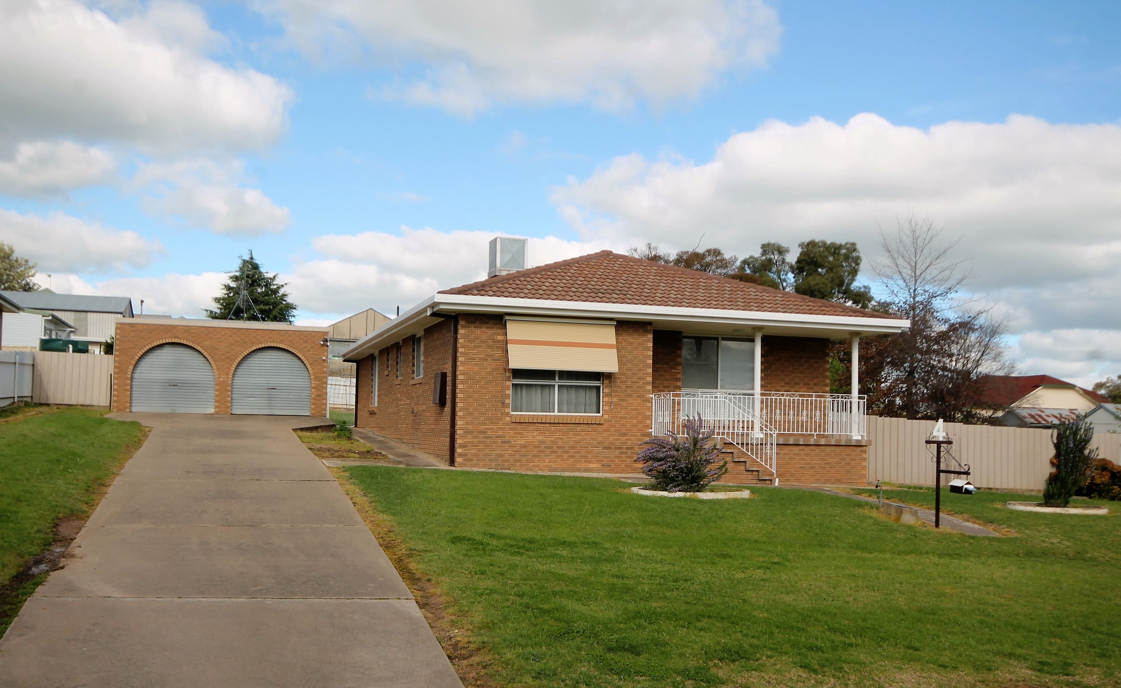 4 Stoneridge Street, Young - Image 1