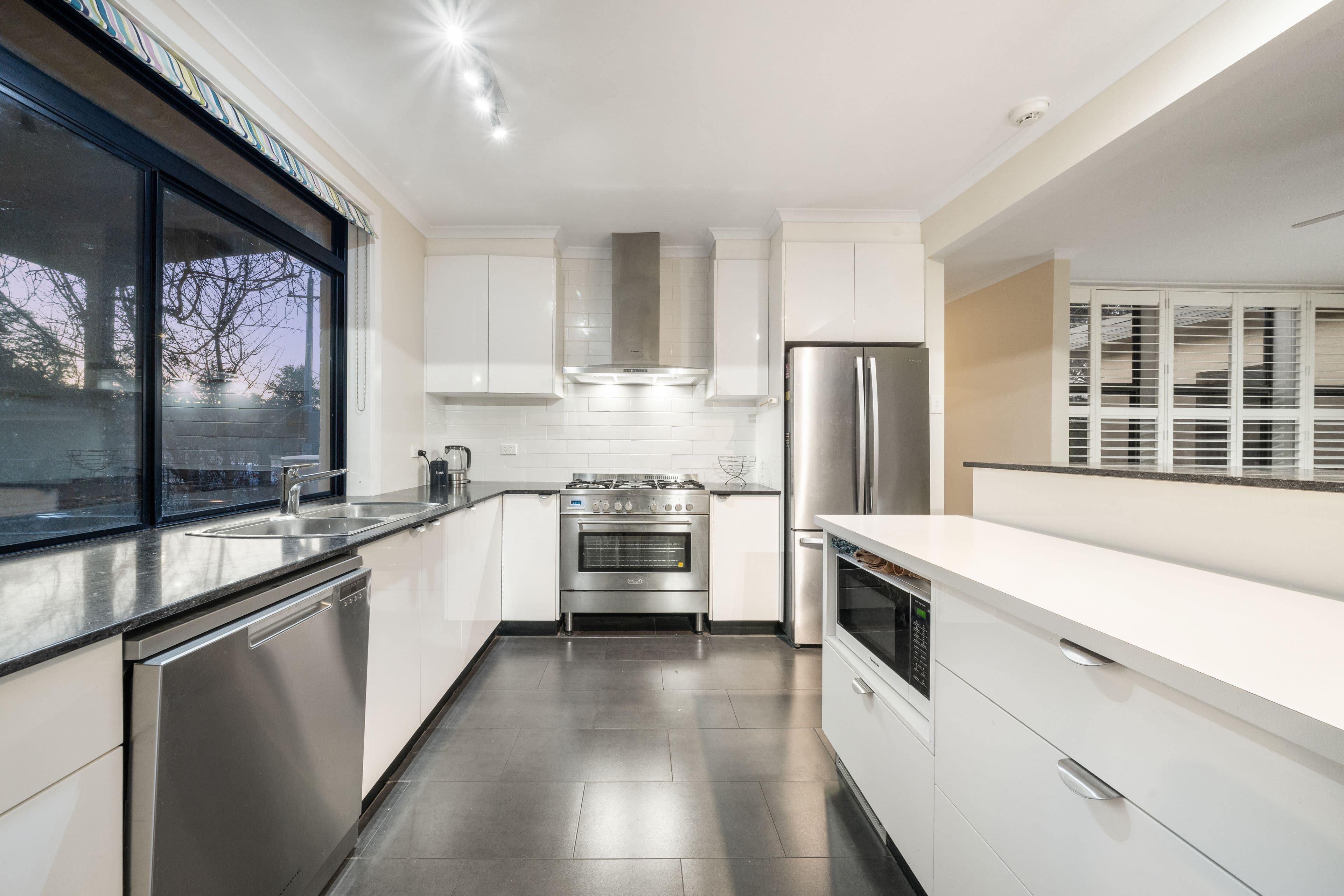 13 Belconnen Way, Weetangera ACT 2614, Weetangera - Thumbnail 3