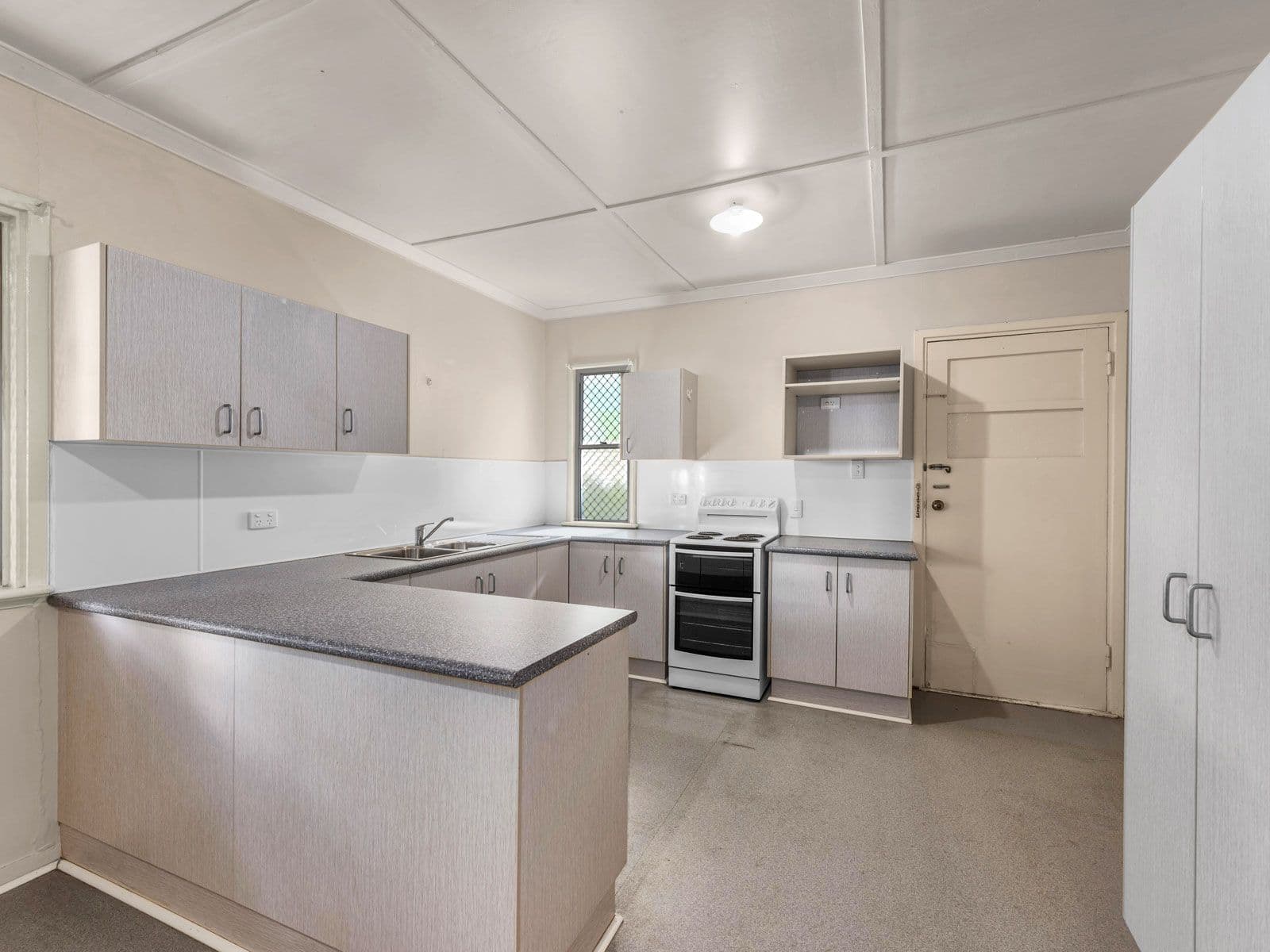 8 Chataway Street, Carina Heights QLD 4152, Carina Heights - Thumbnail 3