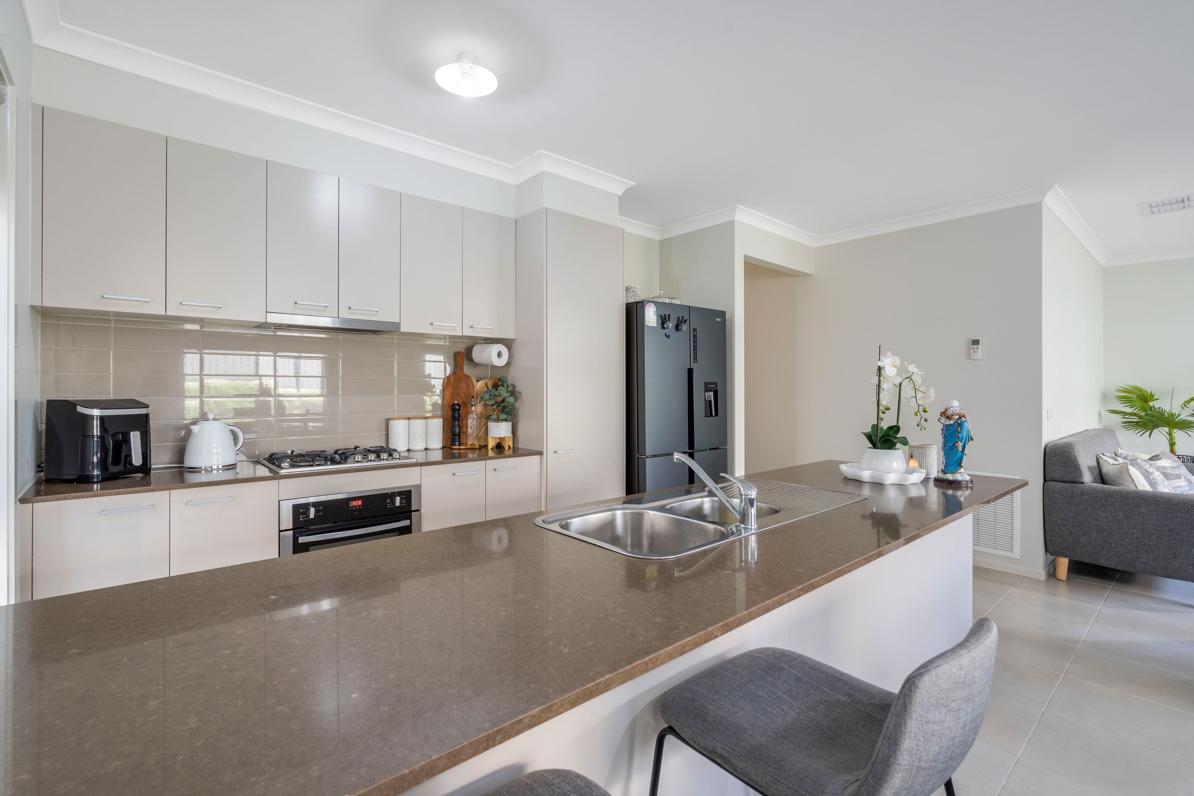10 Montvale Drive, Craigieburn VIC 3064, Craigieburn - Thumbnail 2