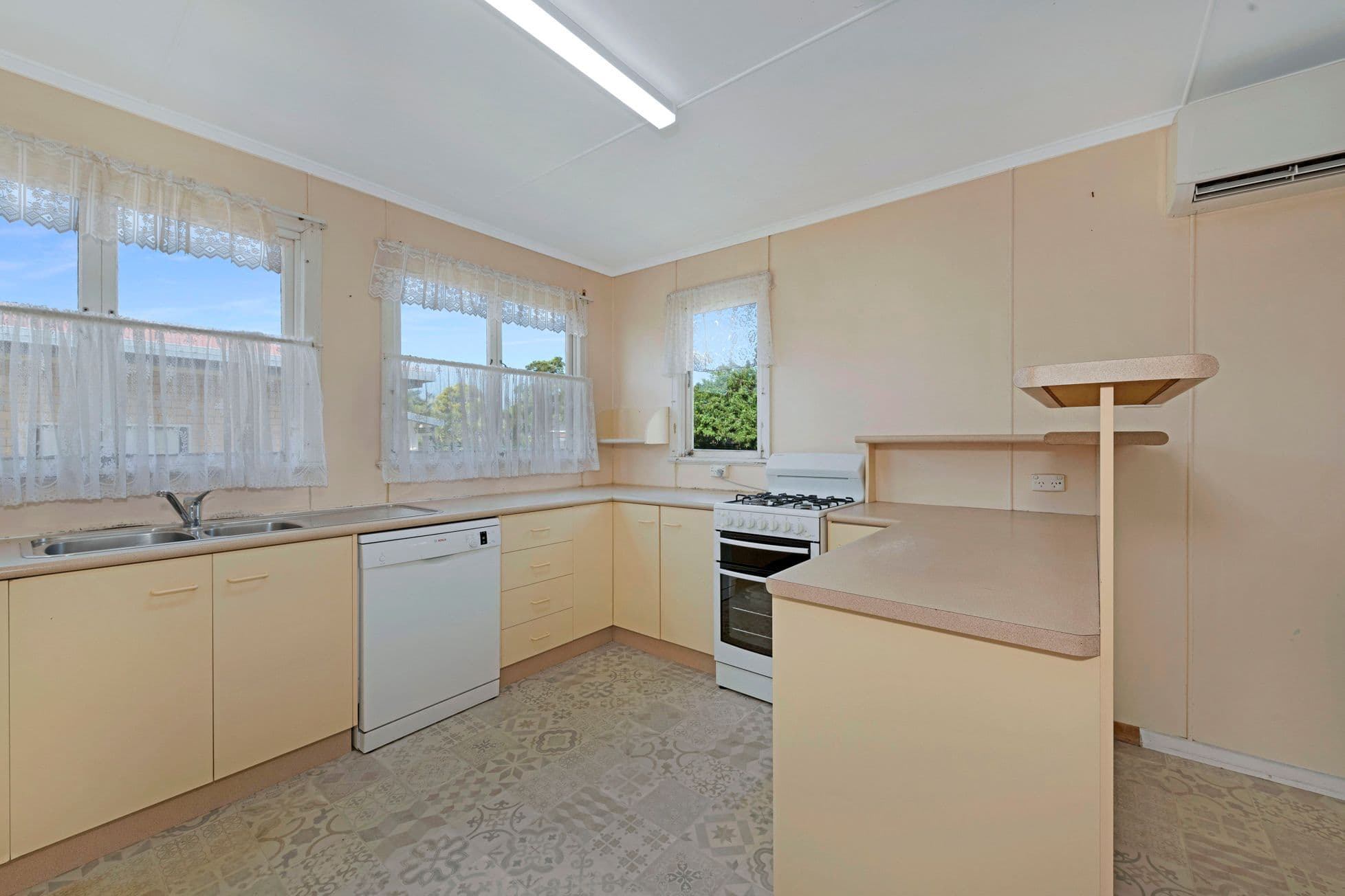 5 Walsh Street, Walkervale QLD 4670, Walkervale - Thumbnail 2