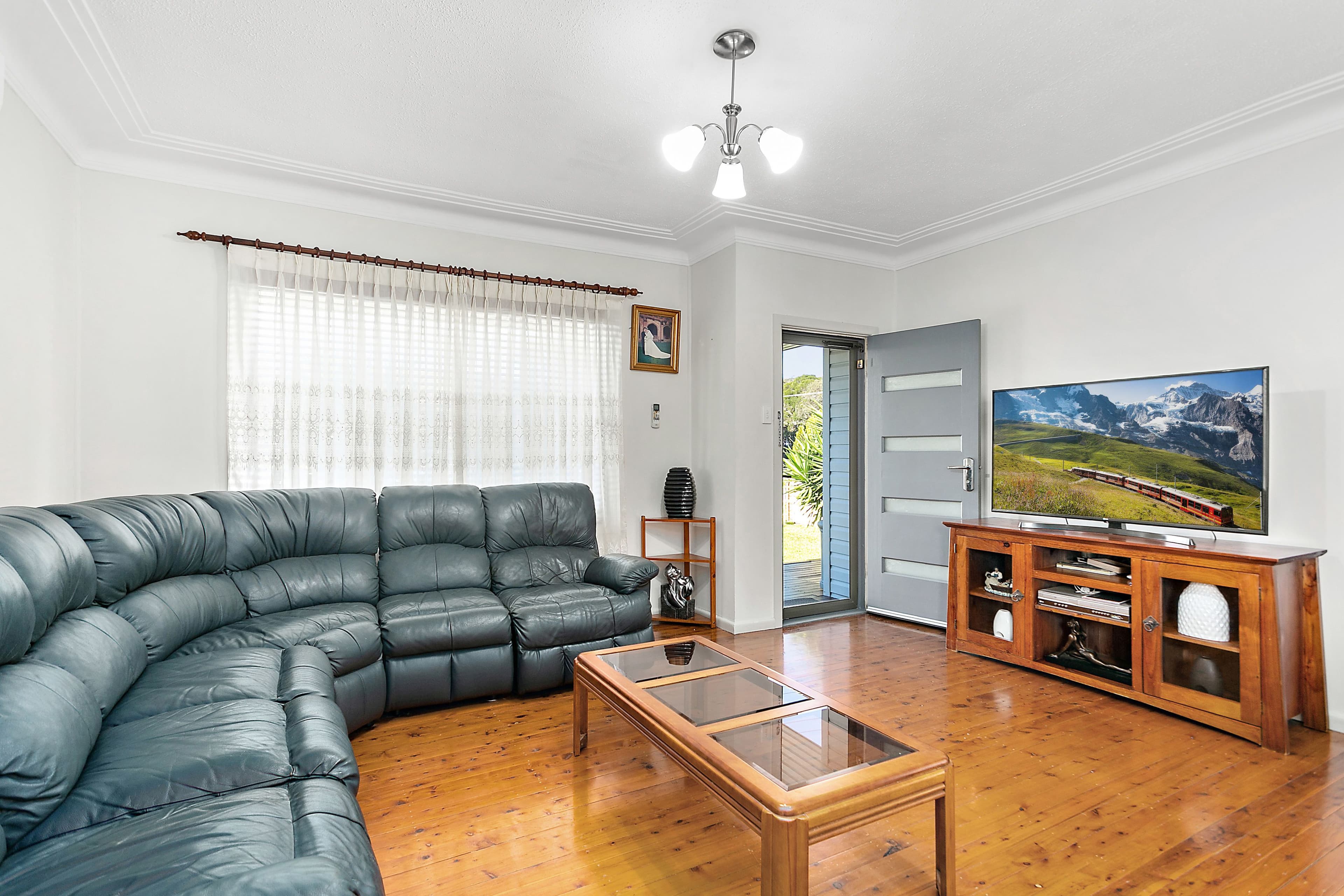 17 David Avenue, Oak Flats - Thumbnail 2