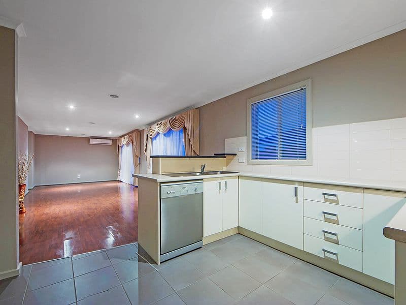 4 Silver Gum Street, Wyndham Vale VIC 3024, Wyndham Vale - Thumbnail 6