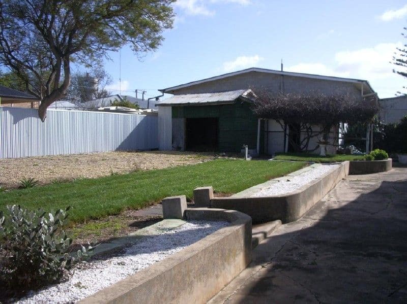 21 Mcleod Street, BORDERTOWN SA 5268, Bordertown - Thumbnail 4