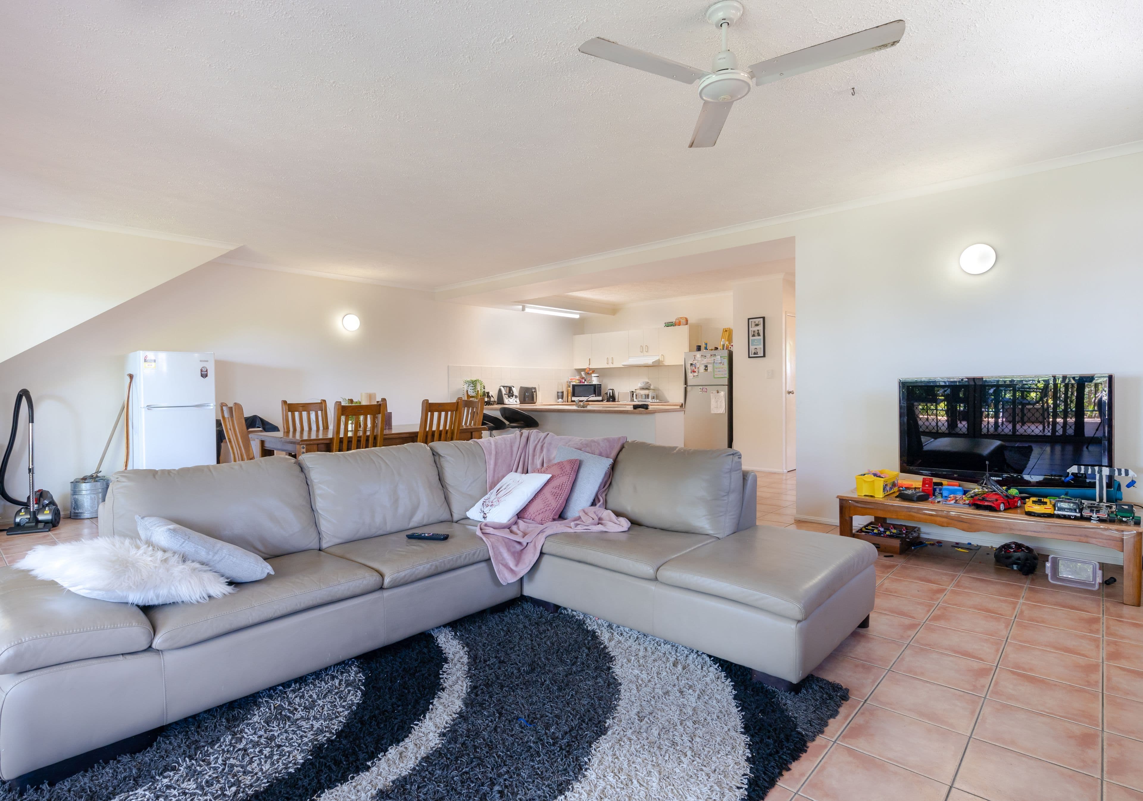 24 Island Drive, Cannonvale QLD 4802, Cannonvale - Thumbnail 2