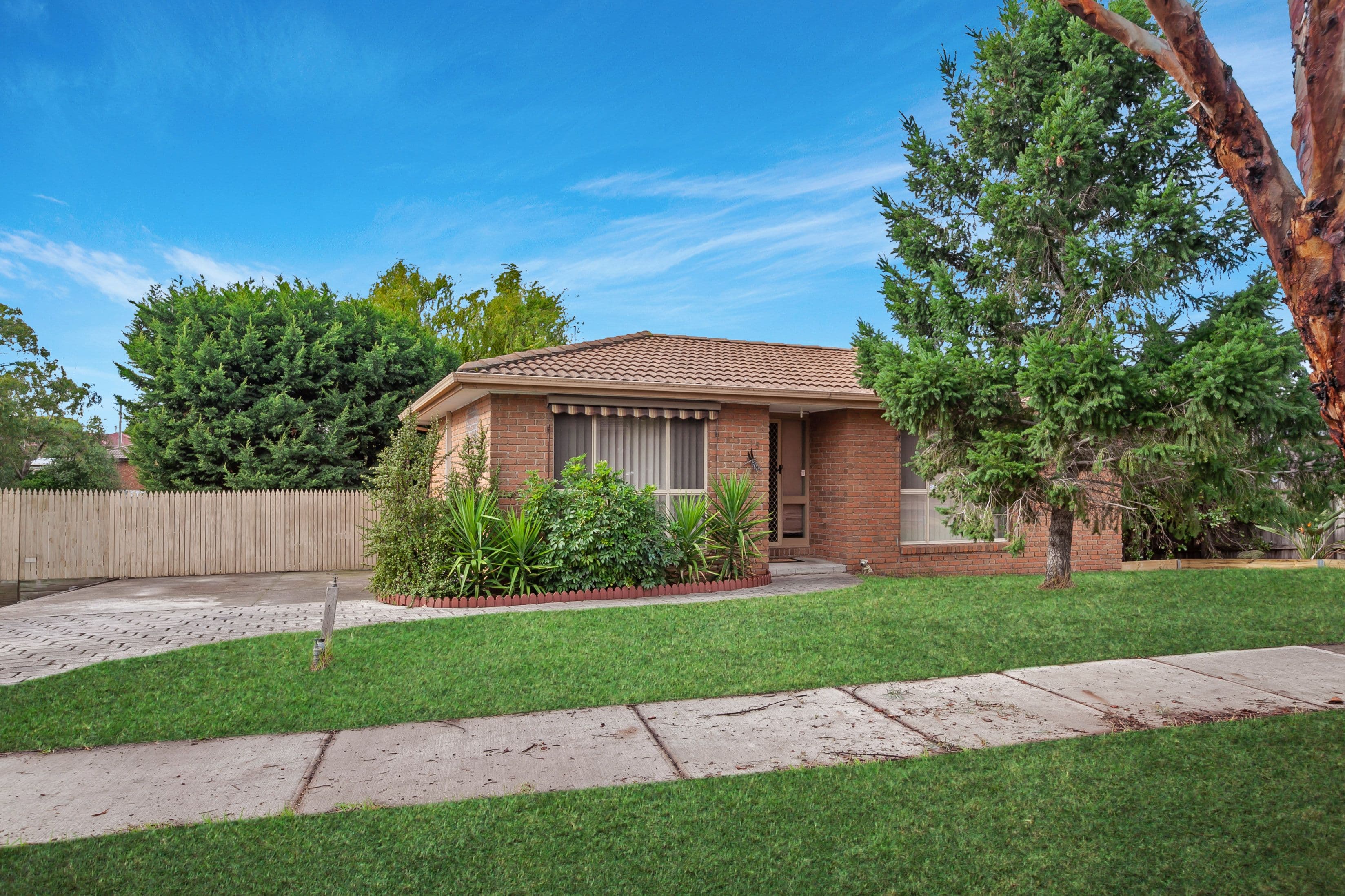 15 Chinnock Court, Craigieburn VIC 3064, Craigieburn - Image 1