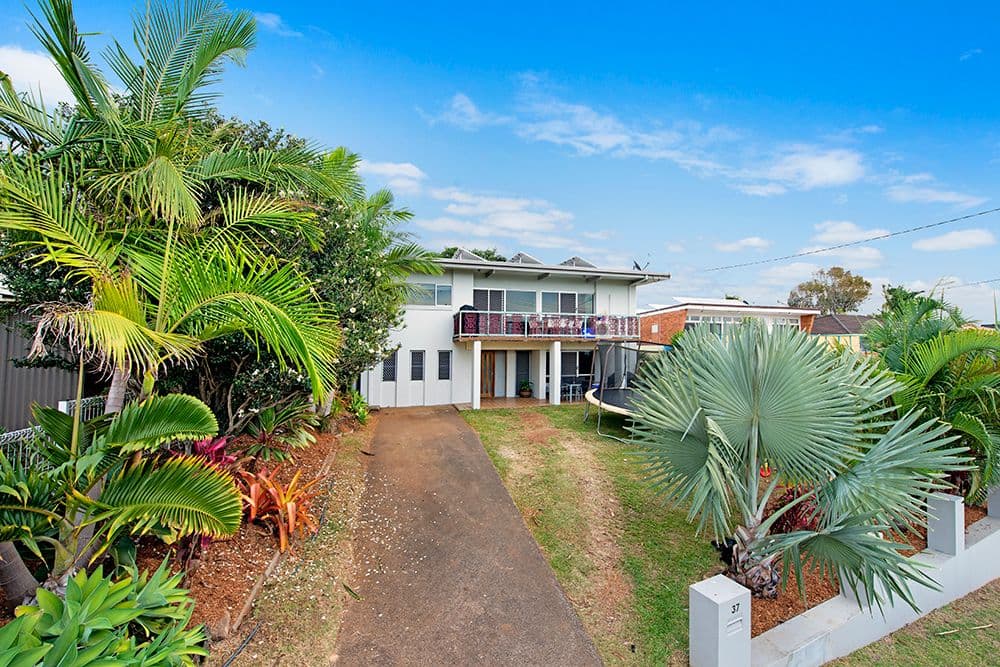 37 Pioneer Parade, Banora Point - Image 1