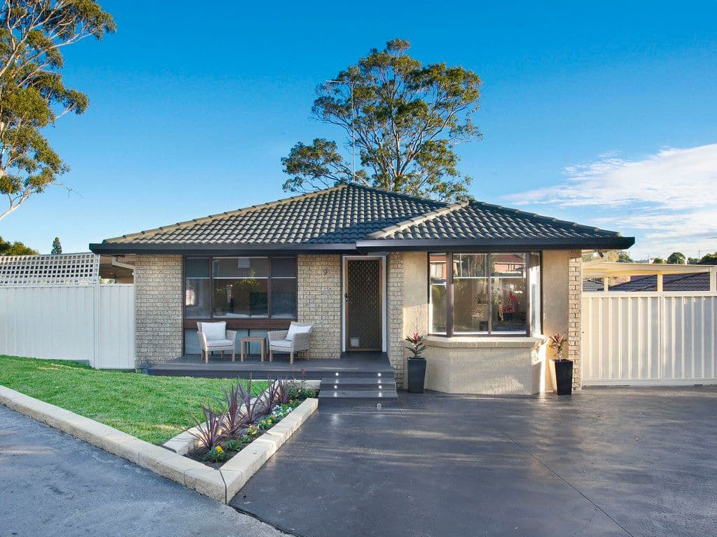 4 Amiens Close, Bossley Park - Image 1