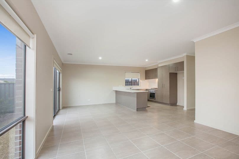 5 Cockatiel Circuit, Craigieburn VIC 3064, Craigieburn - Thumbnail 2