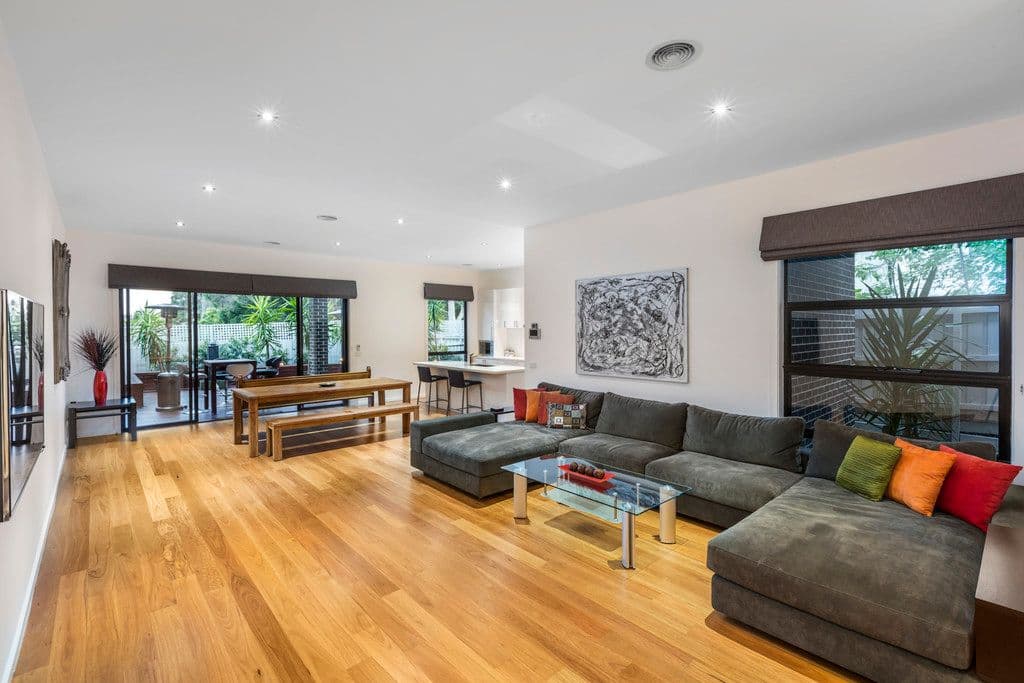5a Colchester Drive, Doncaster East VIC 3109, Doncaster East - Thumbnail 2