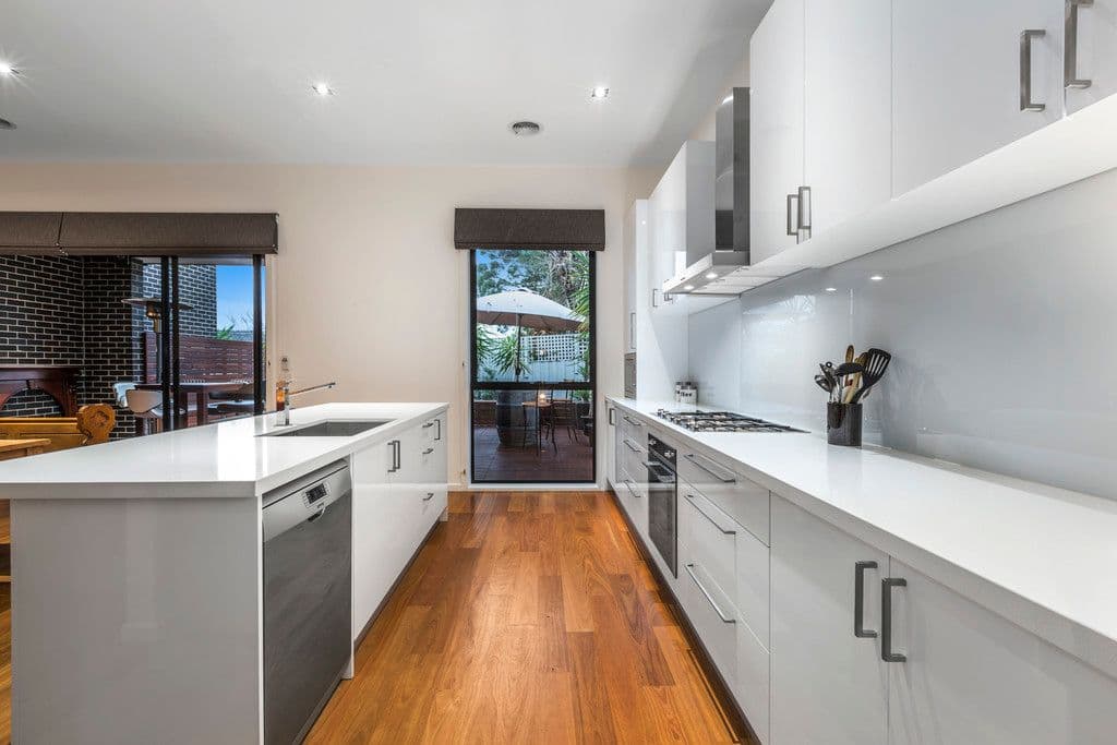 5a Colchester Drive, Doncaster East VIC 3109, Doncaster East - Thumbnail 3