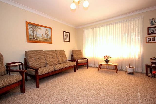 52 Jacaranda Drive, GEORGES HALL NSW 2198, Georges Hall - Thumbnail 2