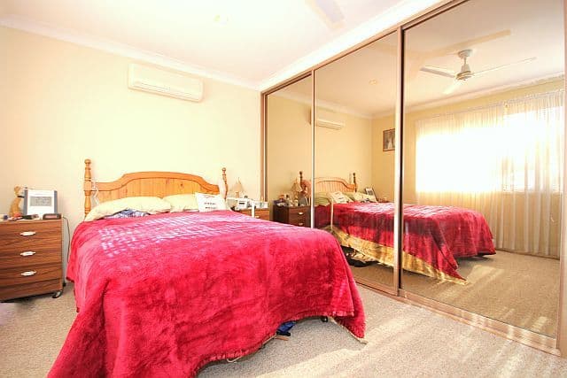 52 Jacaranda Drive, GEORGES HALL NSW 2198, Georges Hall - Thumbnail 5
