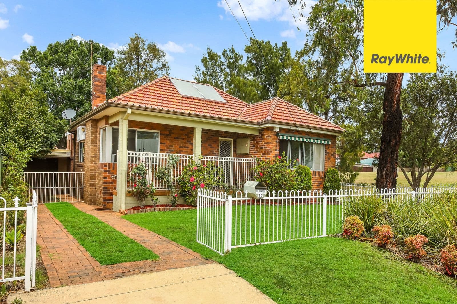 12 Allambee Crescent, Beverly Hills - Image 1