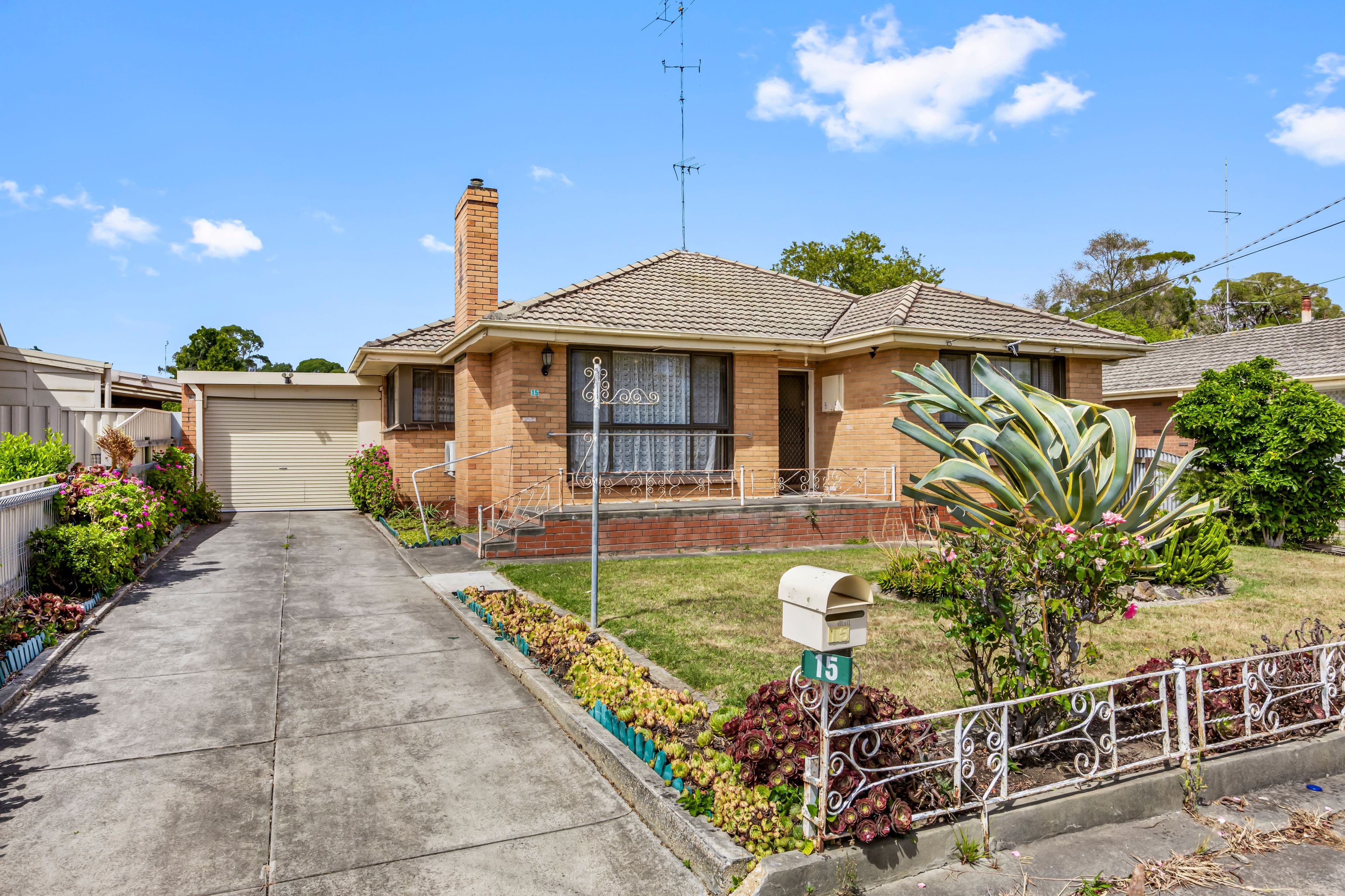 15 Ivanhoe Street, Wendouree VIC 3355, Wendouree - Thumbnail 2