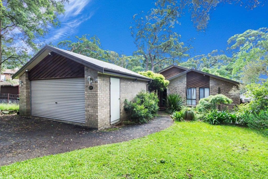 231 Lieutenant Bowen Drive, Bowen Mountain - Thumbnail 2