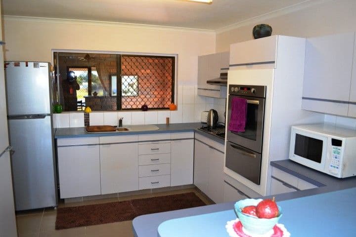 409 Boat Harbour Drive, TORQUAY QLD 4655, Torquay - Thumbnail 4