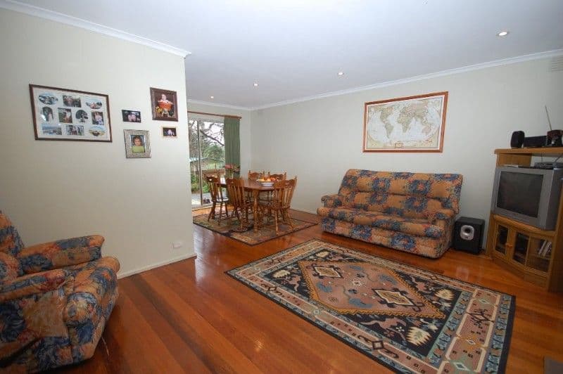 12 Buckmaster Drive, MOUNT EVELYN VIC 3796, Mount Evelyn - Thumbnail 2