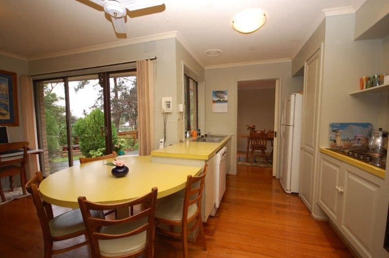 12 Buckmaster Drive, MOUNT EVELYN VIC 3796, Mount Evelyn - Thumbnail 3