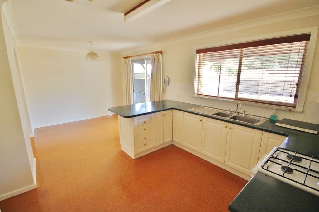129 William Street, Young NSW 2594, Young - Thumbnail 2