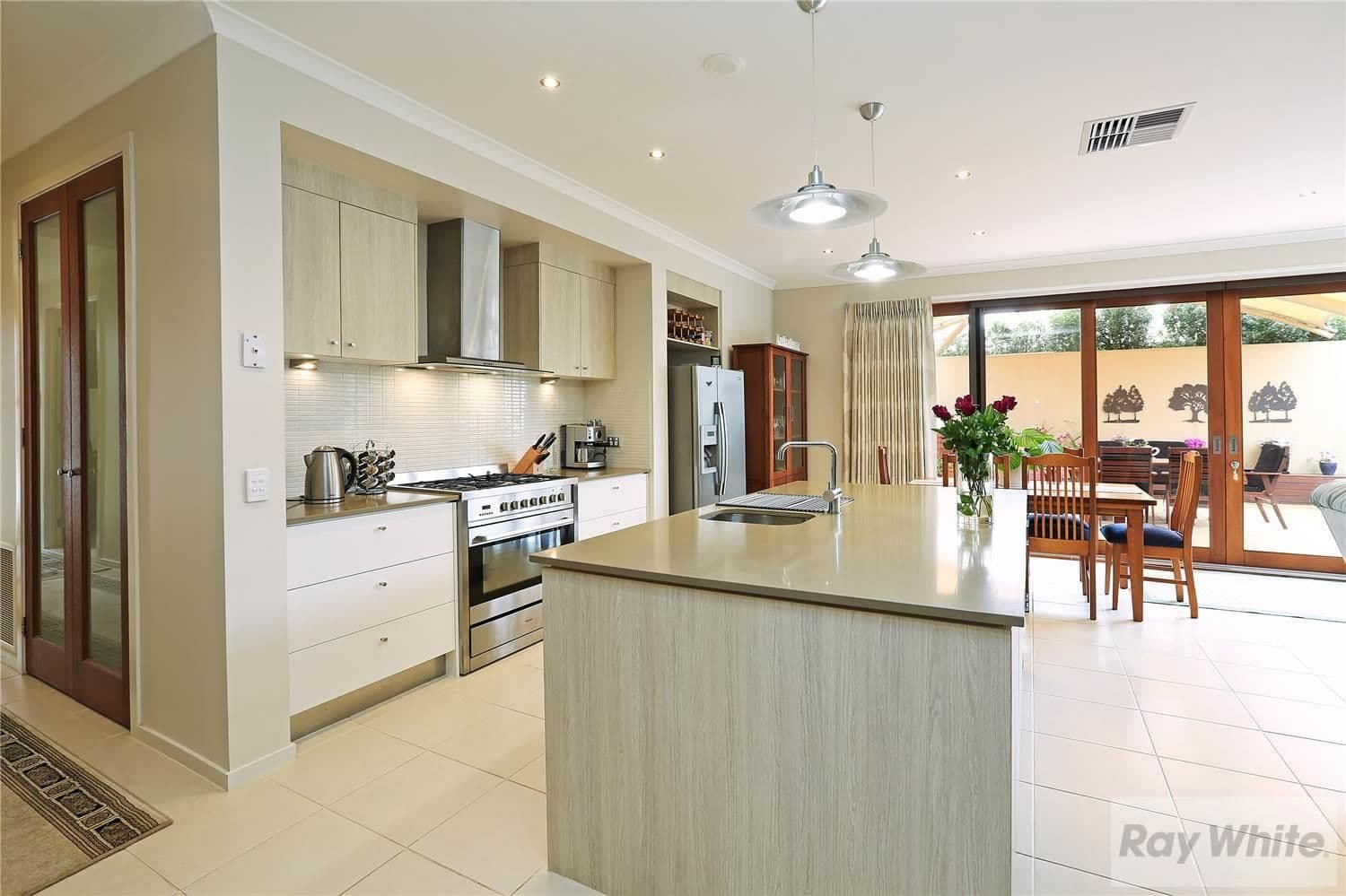 124 Eastlakes Boulevard, Lara VIC 3212, Lara - Thumbnail 2