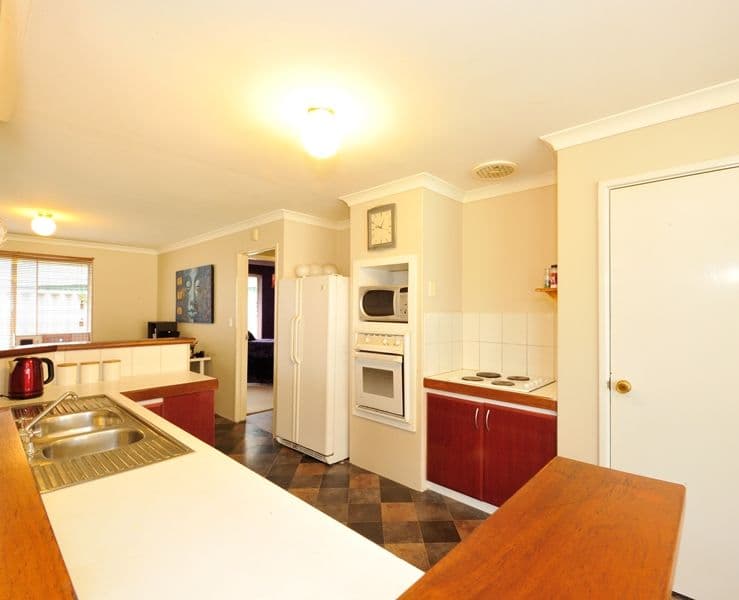 32 Manly Crescent, Warnbro WA 6169, Warnbro - Image 1