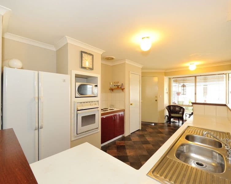 32 Manly Crescent, Warnbro WA 6169, Warnbro - Thumbnail 8