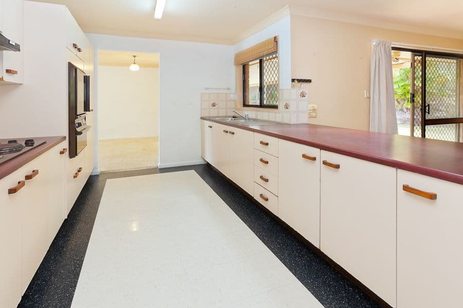 16 Glenalwyn Street, HOLLAND PARK QLD 4121, Holland Park - Thumbnail 2