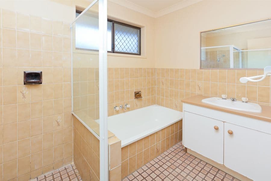 16 Glenalwyn Street, HOLLAND PARK QLD 4121, Holland Park - Thumbnail 7