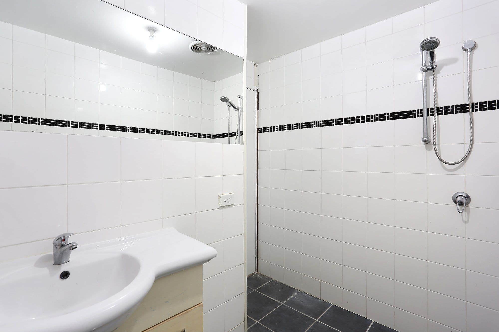 33 Meadow Brook Crescent, Merrimac QLD 4226, Merrimac - Thumbnail 4