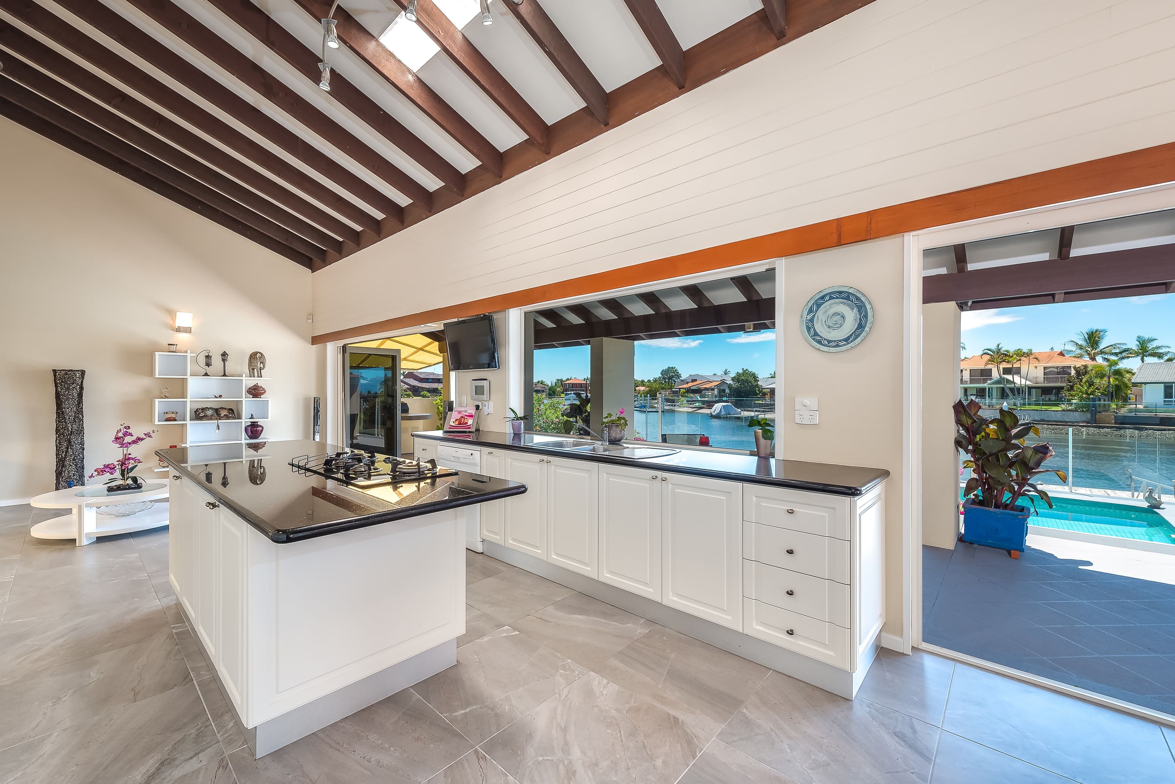 24 Erave Avenue, Runaway Bay QLD 4216, Runaway Bay - Thumbnail 4