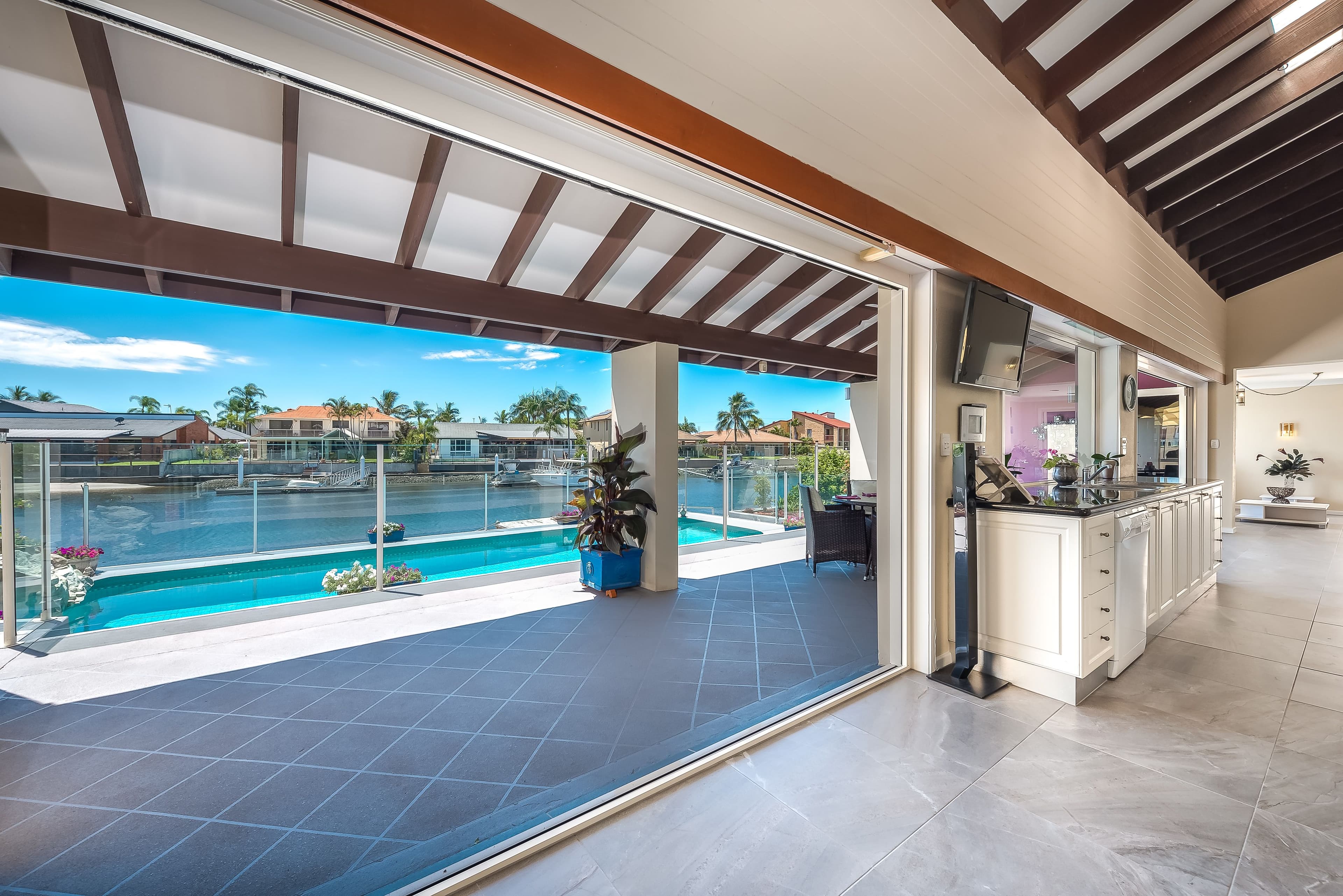 24 Erave Avenue, Runaway Bay QLD 4216, Runaway Bay - Thumbnail 8