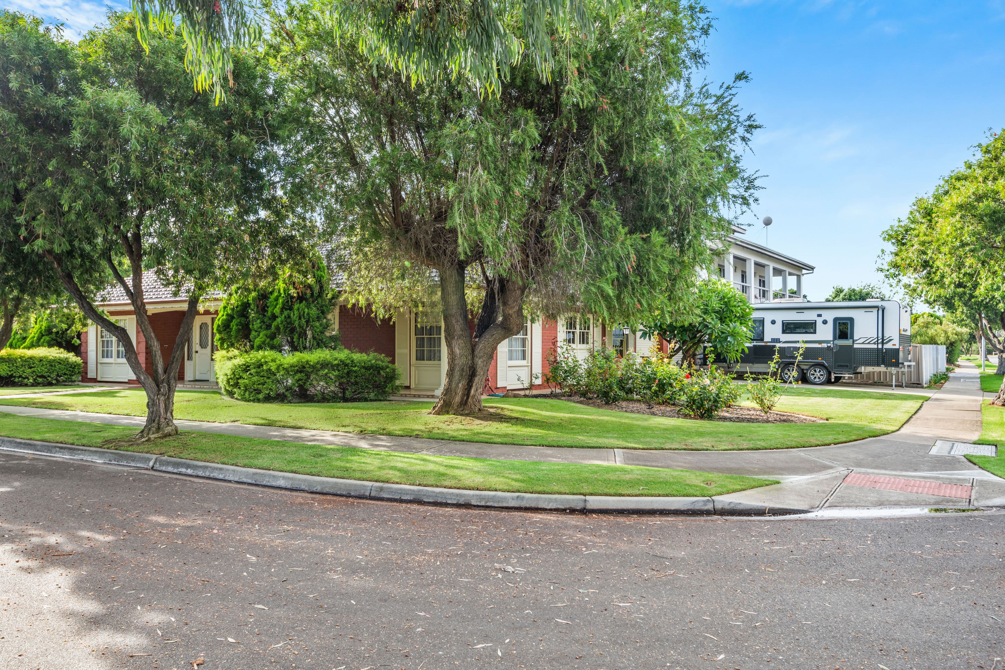 8 Newlands Drive, West Beach SA 5024, West Beach - Thumbnail 2