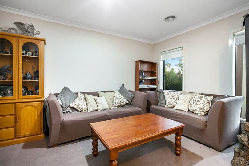 6 Watergum Avenue, Craigieburn VIC 3064, Craigieburn - Thumbnail 3
