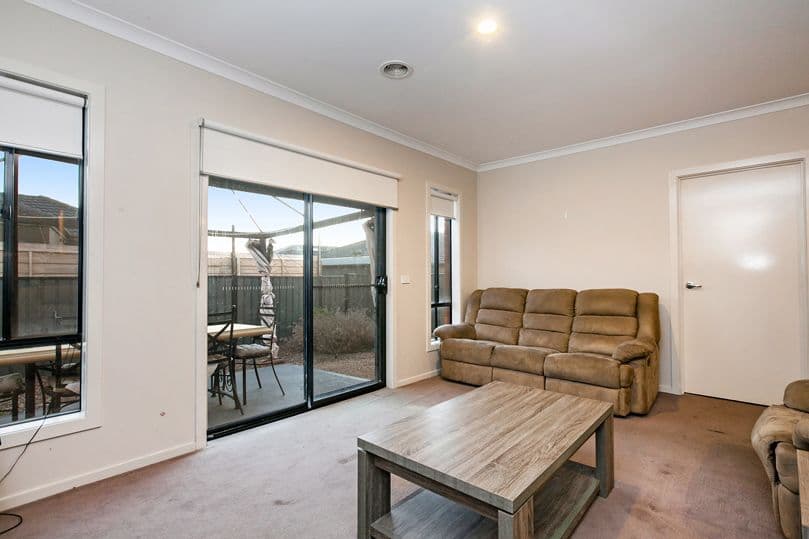 6 Watergum Avenue, Craigieburn VIC 3064, Craigieburn - Thumbnail 4