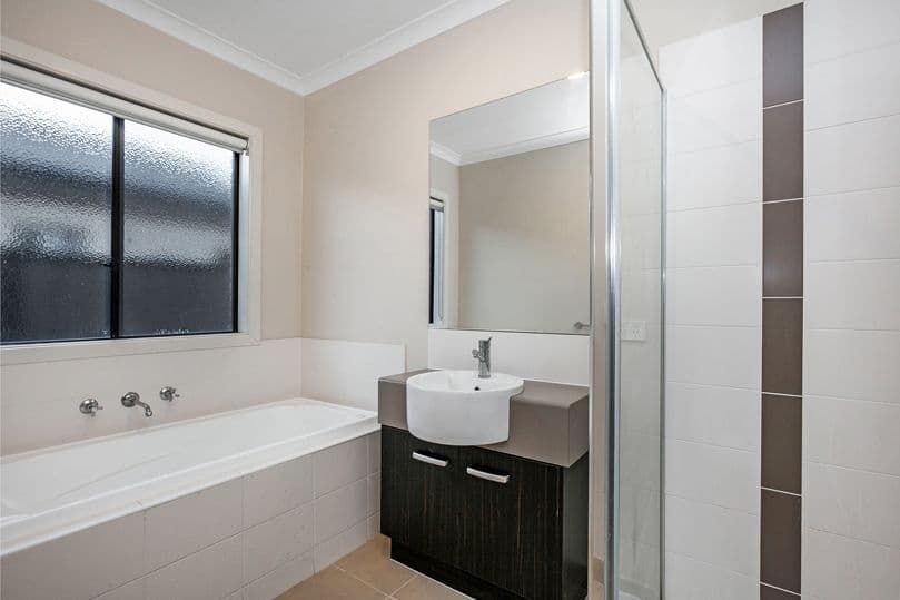6 Watergum Avenue, Craigieburn VIC 3064, Craigieburn - Thumbnail 6