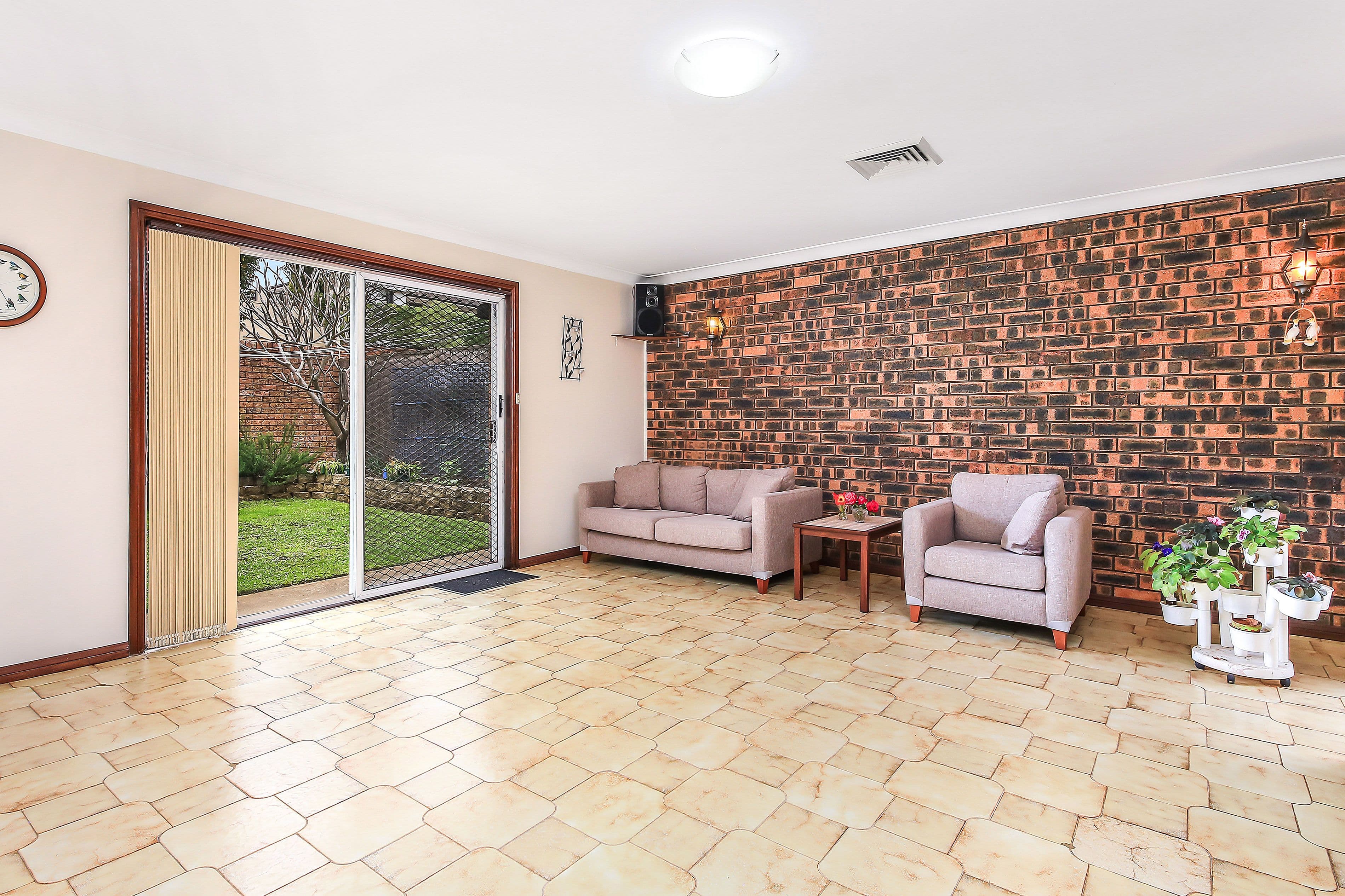 5 Leon Avenue, Georges Hall - Thumbnail 8
