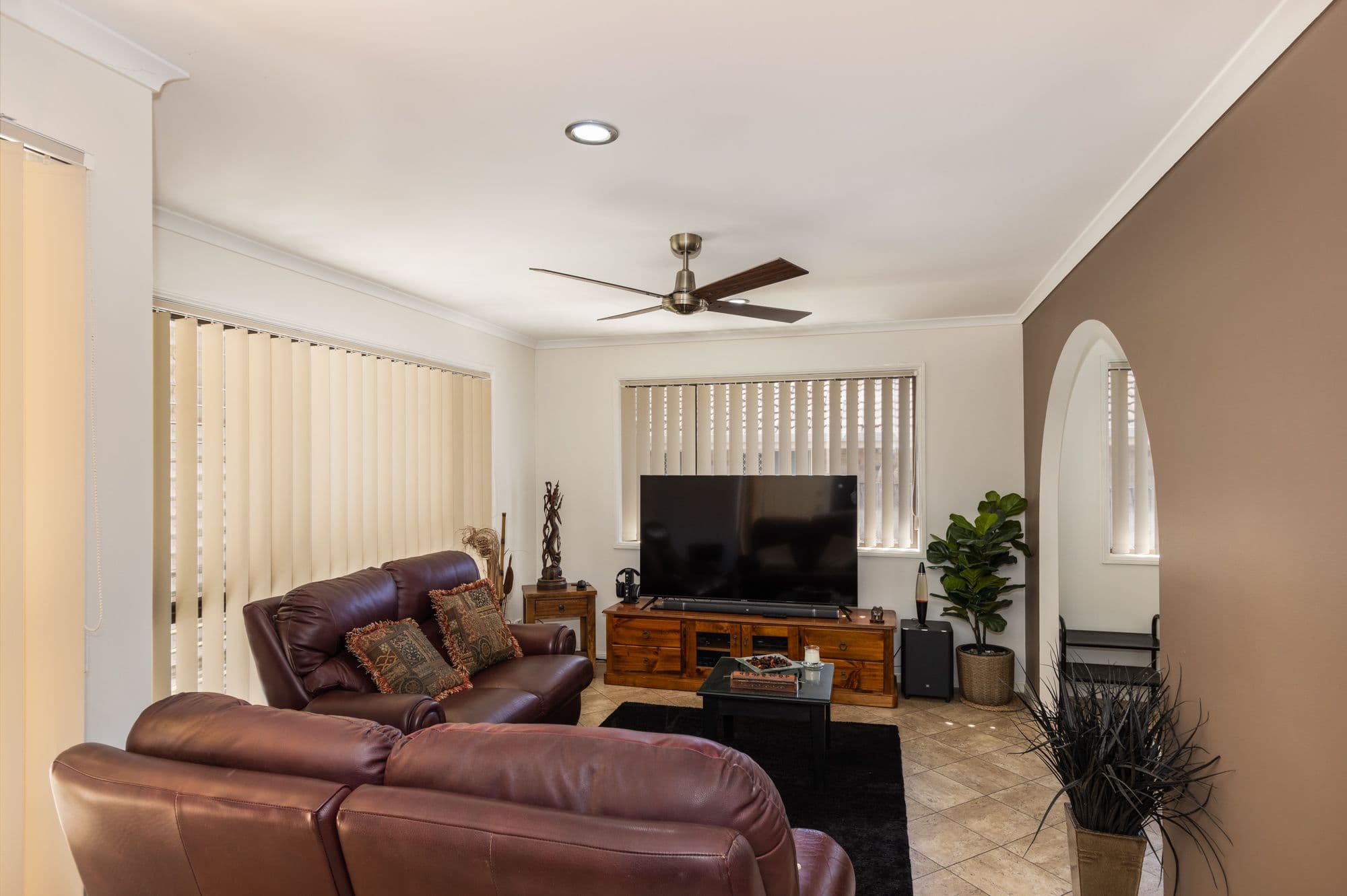 8 Ian Avenue, Kawungan QLD 4655, Kawungan - Thumbnail 2